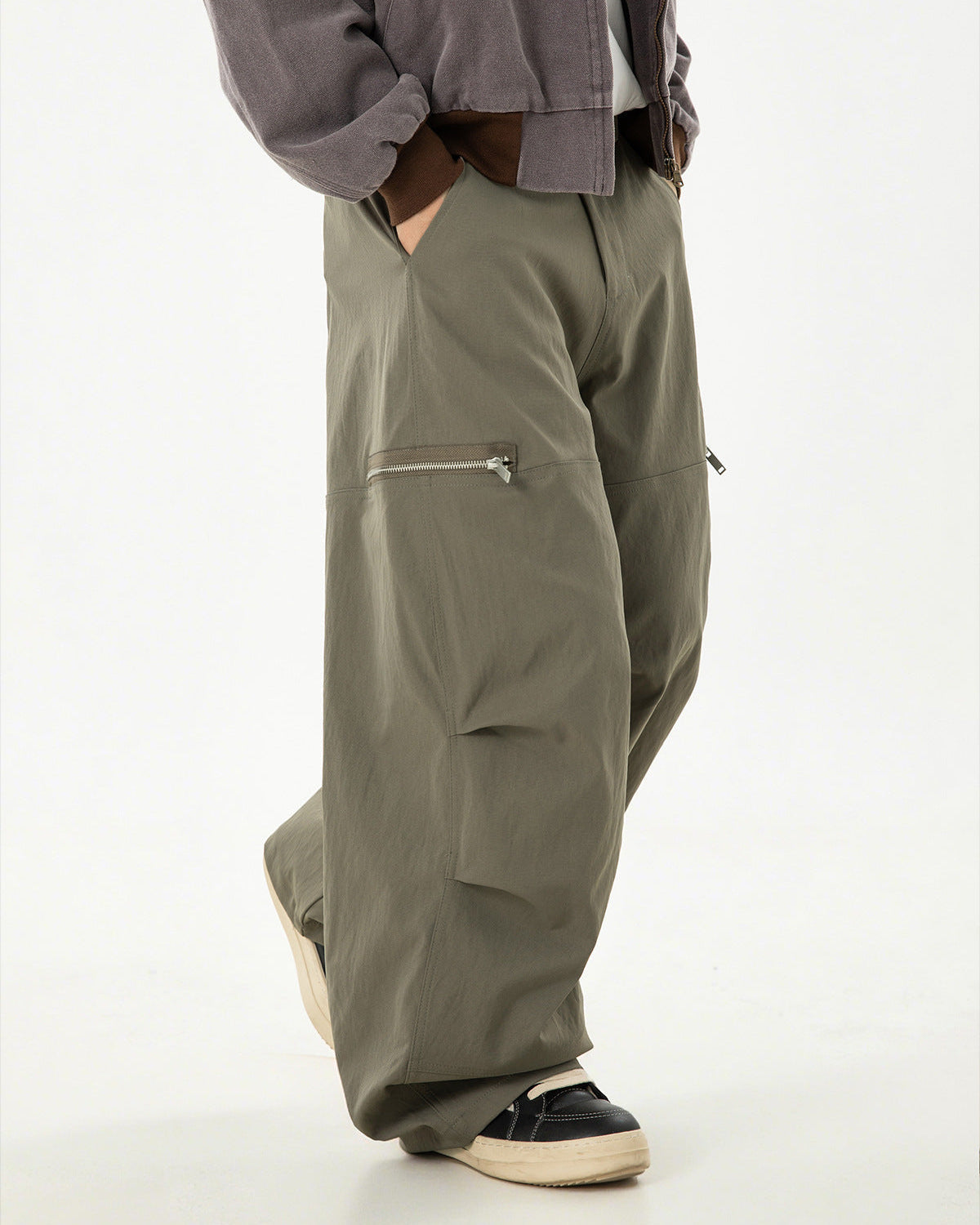 The Fieldline Pleated Cargo Trousers