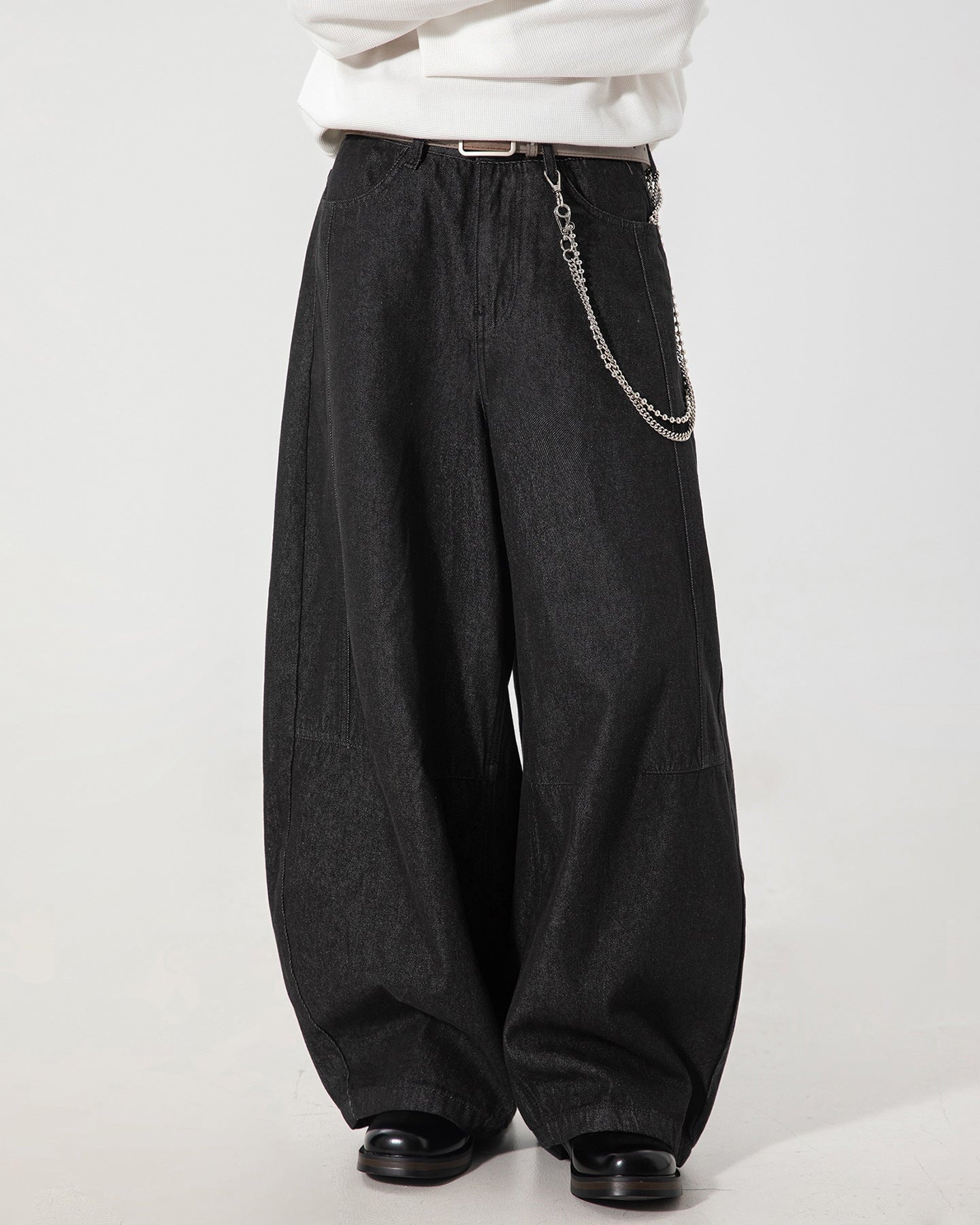 The American Vintage Raw Black Wide Leg Jeans