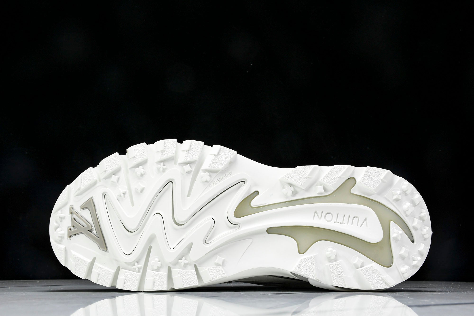 Louis Vuittоп Runner Tatic Sneaker 'White'