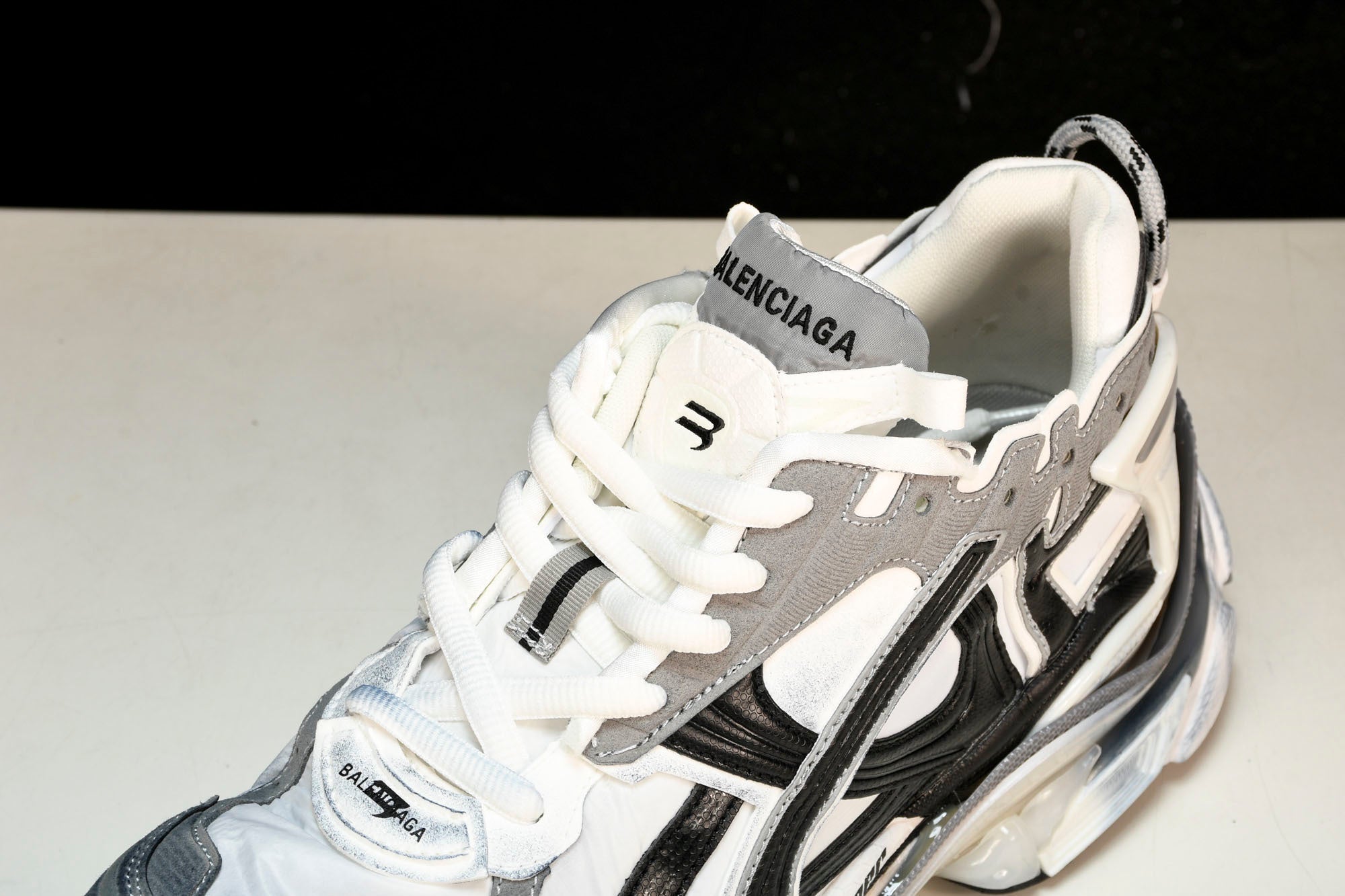 Runner 'White Black Grey'