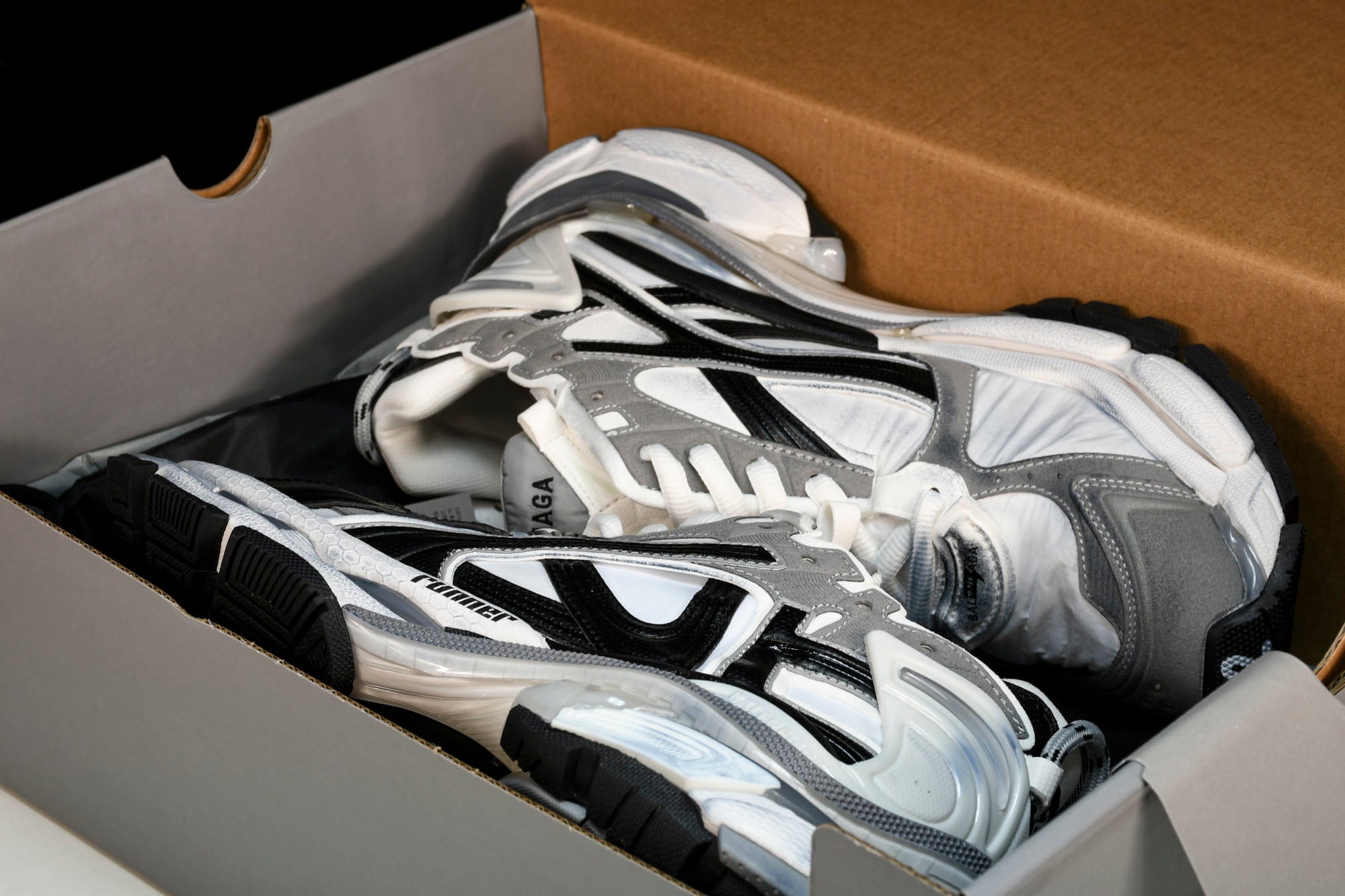 Runner 'White Black Grey'