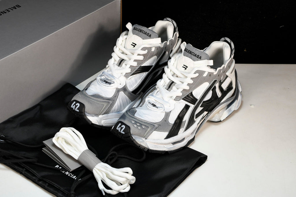 Runner 'White Black Grey'